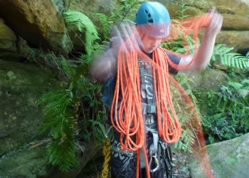 Narrow Canyon Rappelling: Techniques, Safety, and Adventure in Slot Canyons