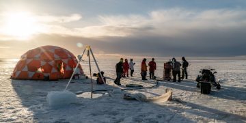 Polar Expeditions: Conquering the Arctic and Antarctic Extremes