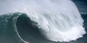 The Nazaré 100-Foot Wave Challenge: Conquering the Giants of Portugal