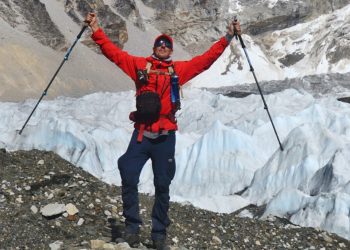 Carbon Fiber Trekking Poles: Revolutionizing Mountain Hiking